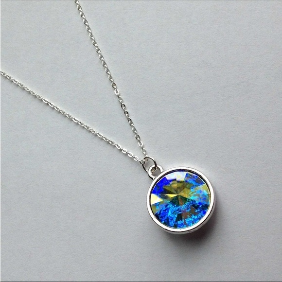 Clear Swarovski Crystal
Rivoli & Blue Aurora Borealis pendants with 925 … - Picture 7 of 16